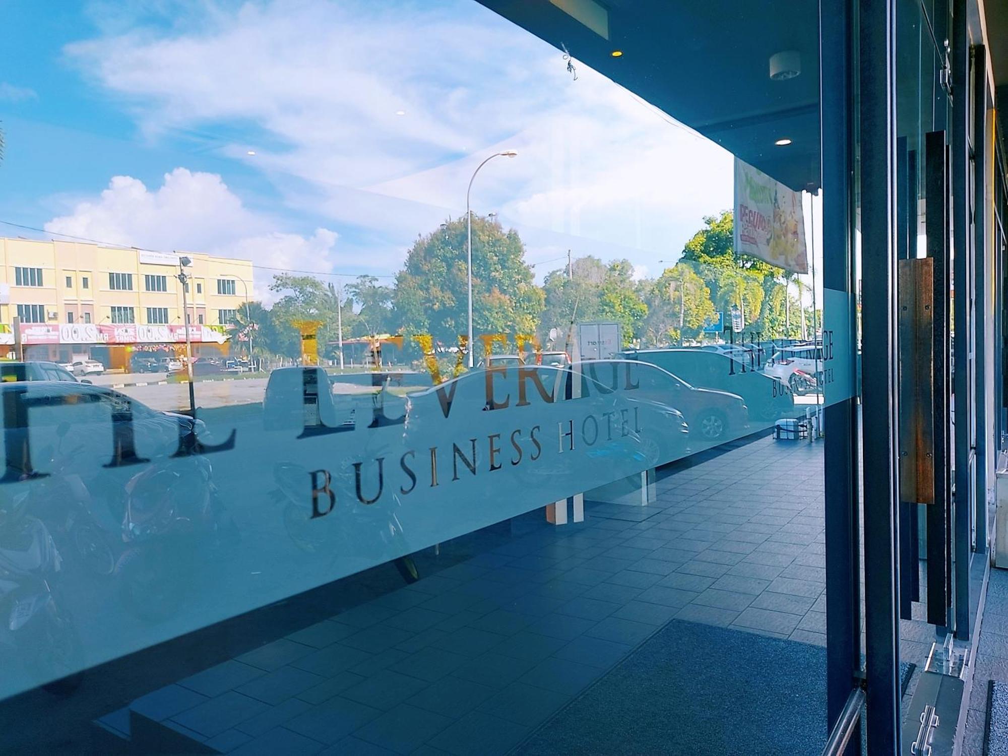 Hotel The Leverage Business - Bandar Baru Mergong 3*